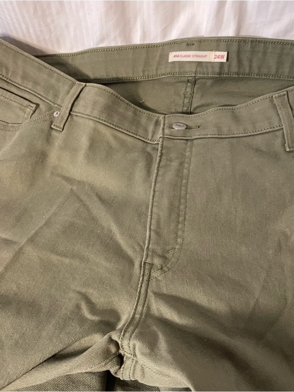 Levi's 414 Classic Straight Jeans in Olive - Picture 7 of 9